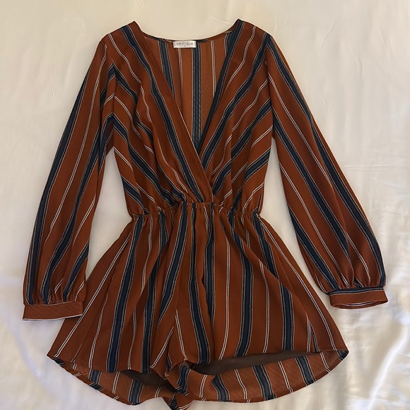 Vestique Romper - Picture 1 of 3